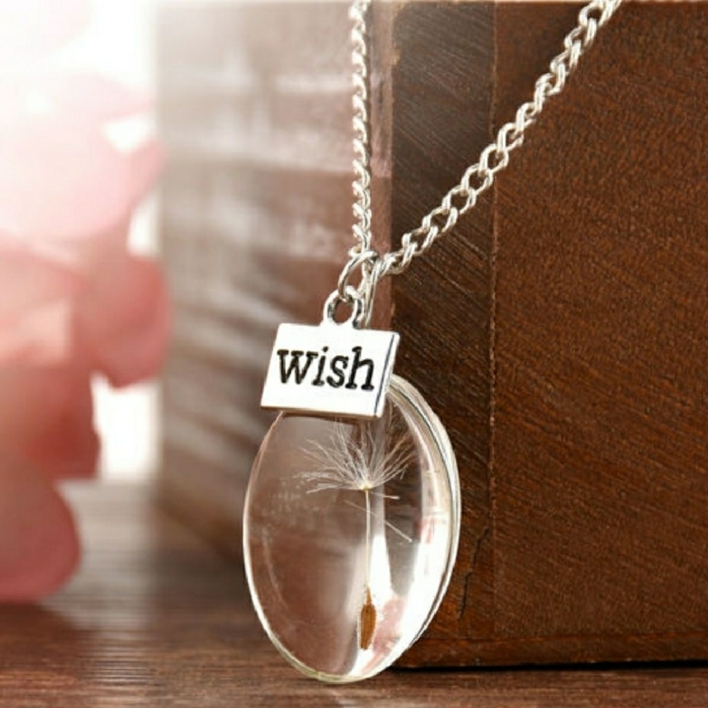 NWOT Dandelion Wish Necklace
